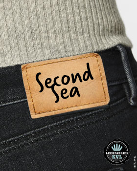 12 Ledermarkenetiketten für Jeans
